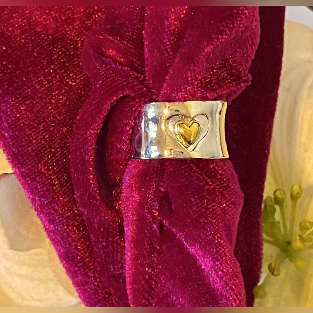 Sterling 925 Silver Ring W/Gold Heart Center + FREE GWP CERAMIC ♥️ BOX!
